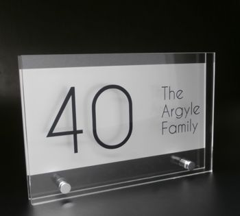 The Santini house sign is clean modern twin plate design with a clear border. Available in 5 design shapes for you to customise.