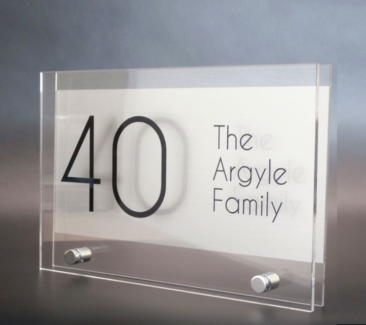 Santini: Stylish and Customisable Address Plaques