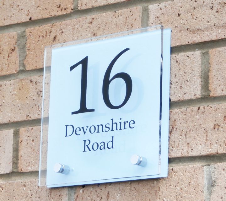 Sienna Personalised House Signs – Vibrant Colours 